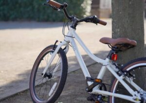 wimo白い子供用自転車