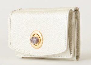 ハシバミの白い財布